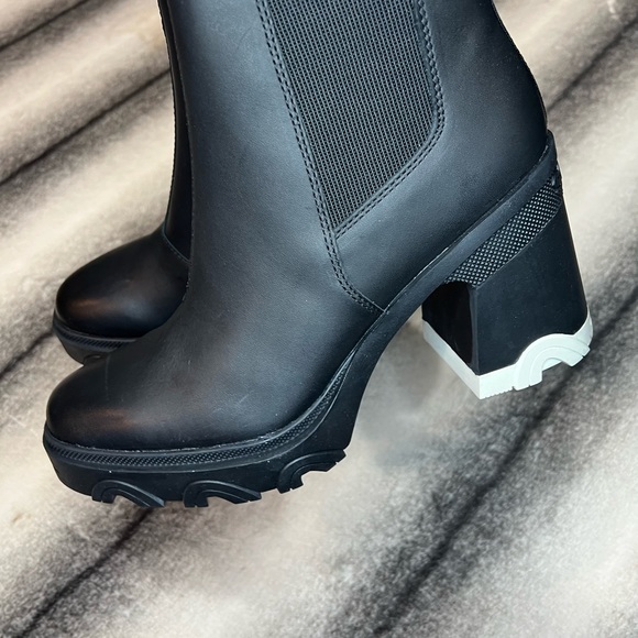 { Sorel } Brex Heel Lug Sole Chelsea Boots Black White - Picture 5 of 10